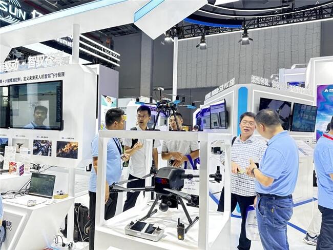 翼輝信息亮相第25屆上海工博會(huì)，引領(lǐng)工業(yè)智能化新浪潮